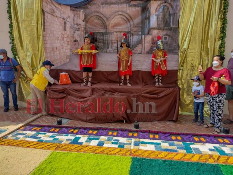 Comayagua viste de arte el Viernes Santo con las alfombras de aserrín (Fotos)