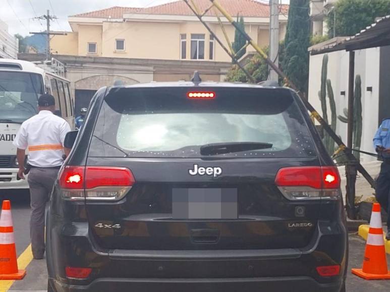 “¡Viva Juan Orlando!”, así llegan personas a la casa de Ana García tras sentencia de JOH