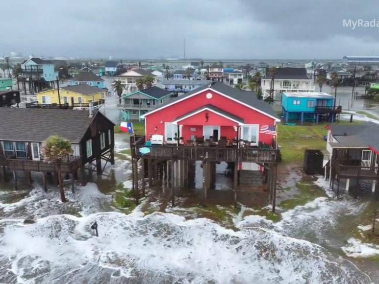 Tormenta Alberto inunda a Surfside Beach en Texas y avanza hacia México