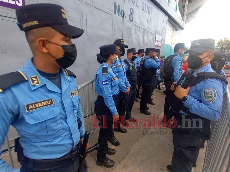 Ambientazo se vive en el Chelato Uclés durante el clásico Olimpia vs Motagua