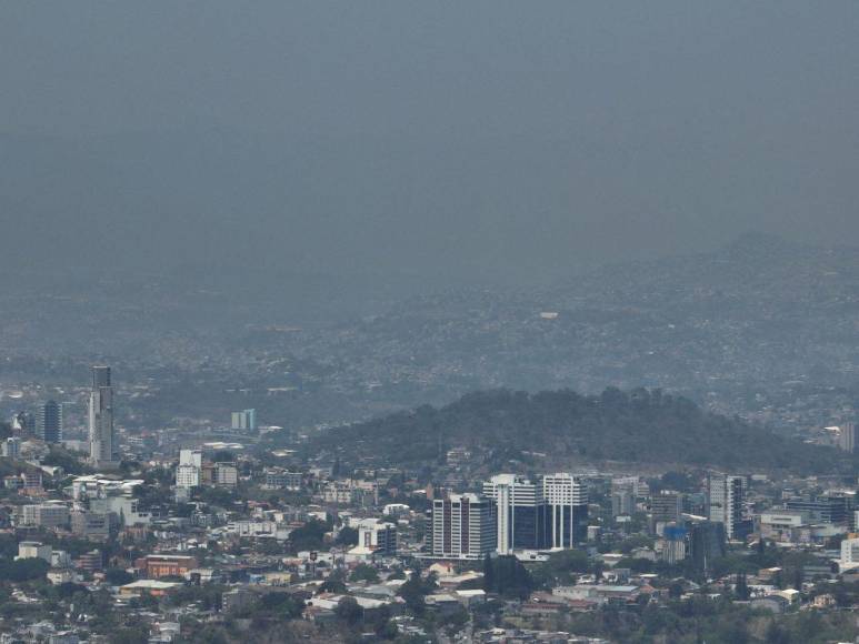 En imágenes: así luce la capital luego del pavoroso incendio forestal que estremeció el cerro El Trigo