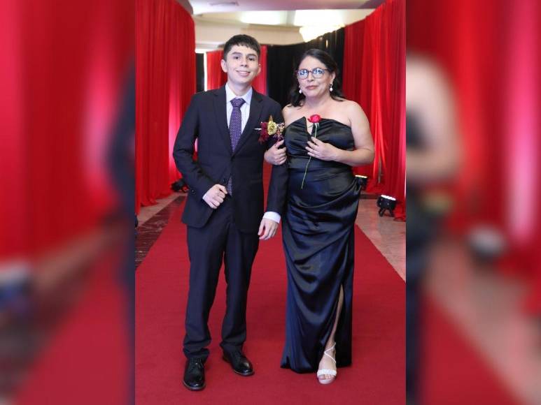 Prom 2024 de la England School, una velada investida de elegancia