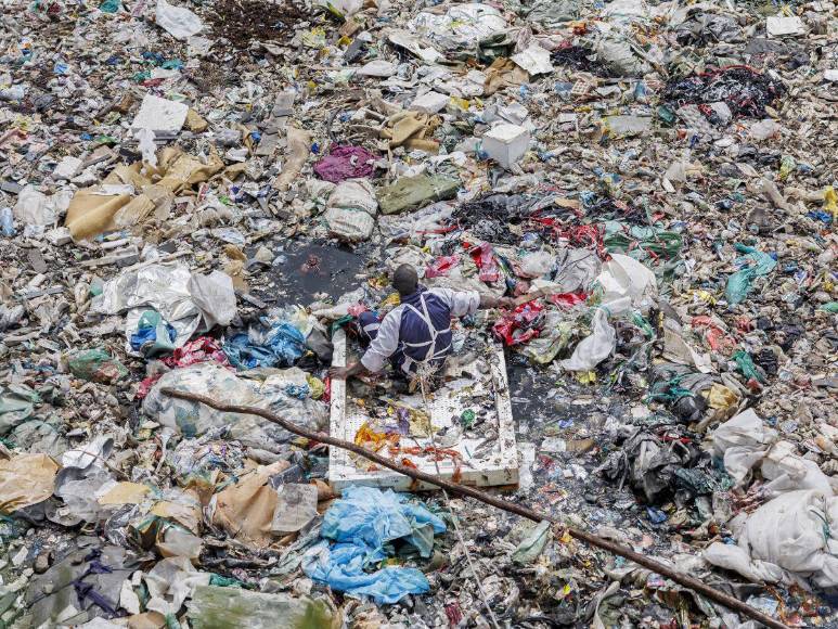 Detienen a asesino serial en Kenia; descuartizó a 42 mujeres