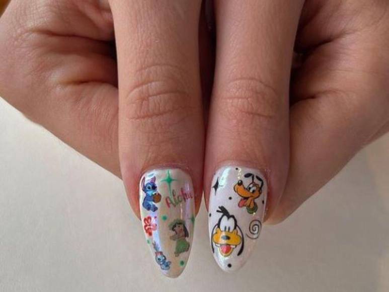 Disneyland, mariachis y soltera, así celebró Belinda su cumpleaños 33