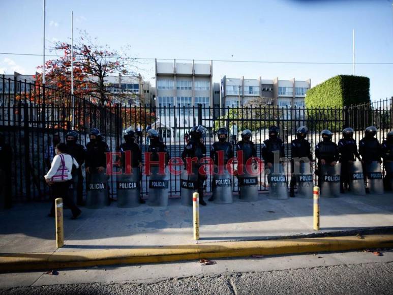 Totalmente blindada amanece Corte Suprema de Justicia por audiencia de JOH (FOTOS)