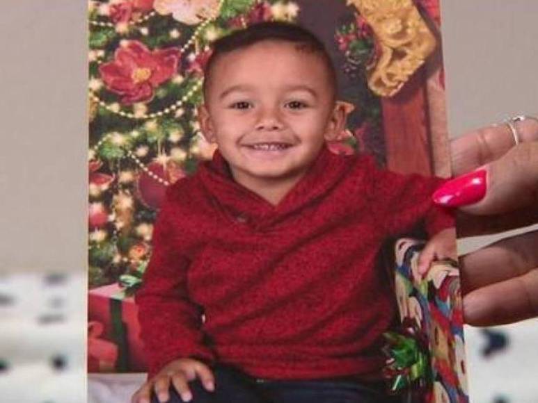 Niño de 3 años se ahoga en parque acuático de Texas mientras su madre usaba celular