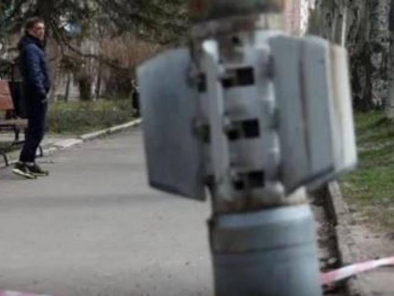 ¿Qué son las bombas de racimo que EE UU enviará a Ucrania y por qué están prohibidas en más de 100 países?