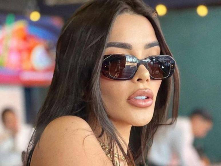 Modelo y mayor que Peso Pluma: así es Dania Méndez, la mujer que señalan como novia del cantante