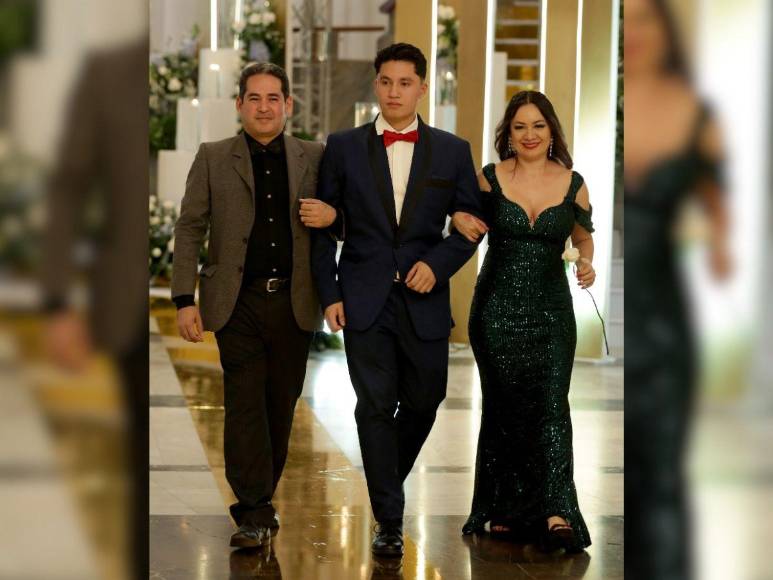 Sobriedad y elegancia en la Prom Night 2024 de Dowal School