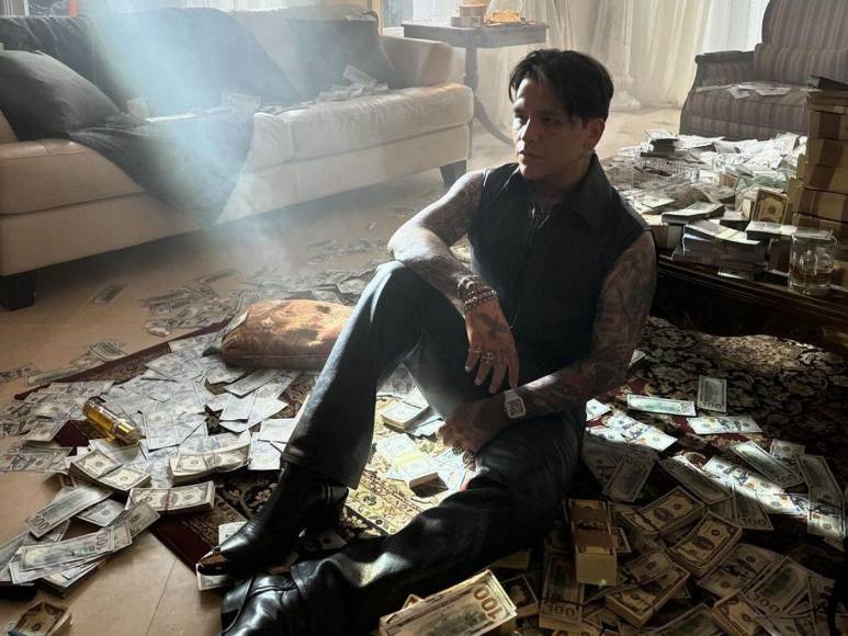 Christian Nodal reaparece en redes con “anillo de bodas”; internautas lo critican