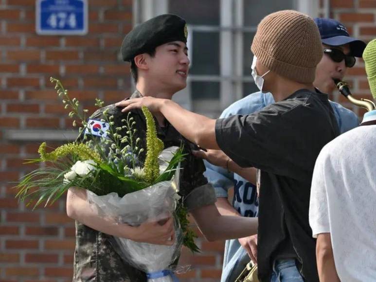 Jin de BTS finaliza su servicio militar obligatorio en Corea del Sur