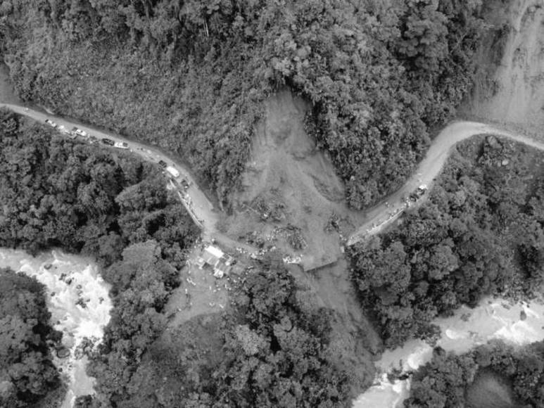 Las imágenes tras el alud de tierra que ya suma 33 muertos en Colombia