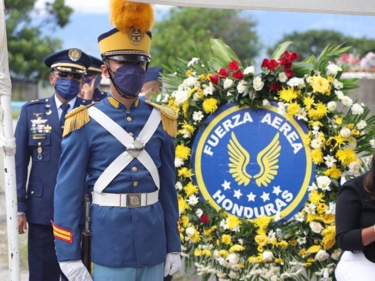 Así fue el sepelio del general de aviación José Enrique Soto Cano en La Paz