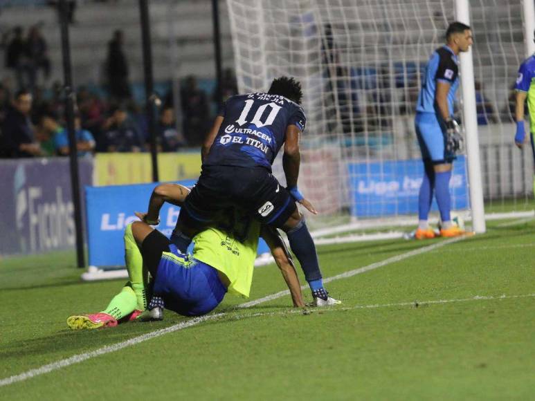 ¡Lo que no viste! Auzmendi molesto y Mónico sorprendió en el Motagua-Olancho