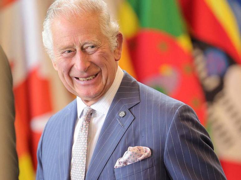 Primero con título universitario, pintor y saluda a los árboles: Curiosidades del rey Carlos III que no conocías