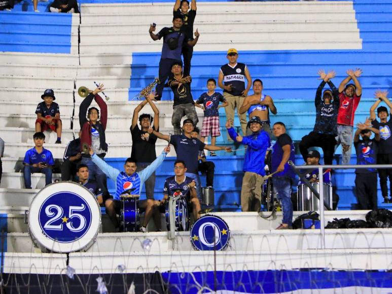 ¡Un ambiente fenomenal! Las Águilas del Motagua son recibidas por una afición viva