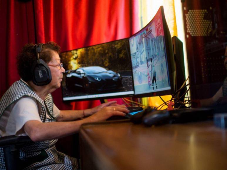 “Mami Nena”, gamer chilena de 81 años, experta en Free Fire