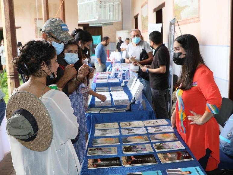 Feria del Libro en el Festival Internacional de Poesía de Los Confines