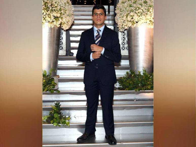 Cortes clásicos y colores pasteles predominaron en la prom night 2022 de La Estancia