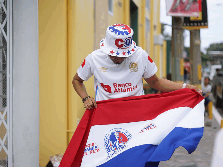 Ambientazo en La Ceiba previo a la final Olimpia-Motagua
