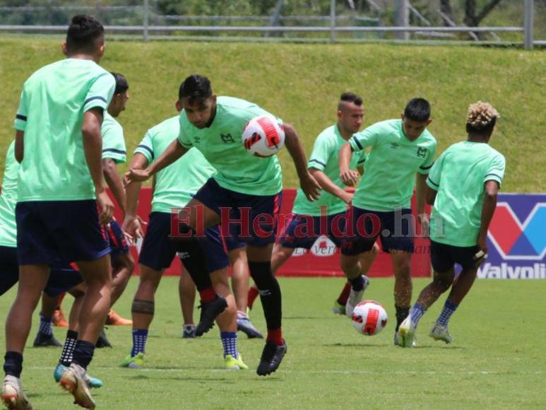 ¡Admirable hospitalidad! Municipal entrenó en el CAR del Olimpia; así fue la práctica del conjunto chapín