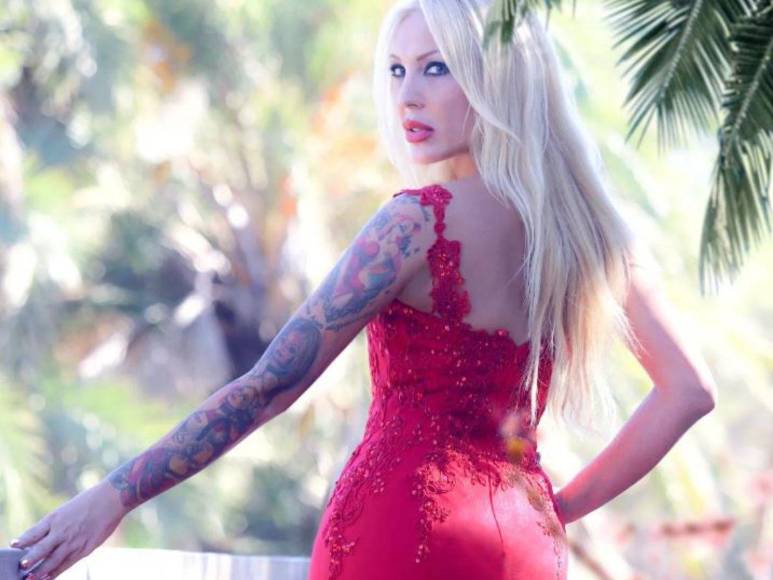 Así es Christina Rapado, la exnovia de Camilo Blanes que lo defiende ante críticas por su cambio de identidad