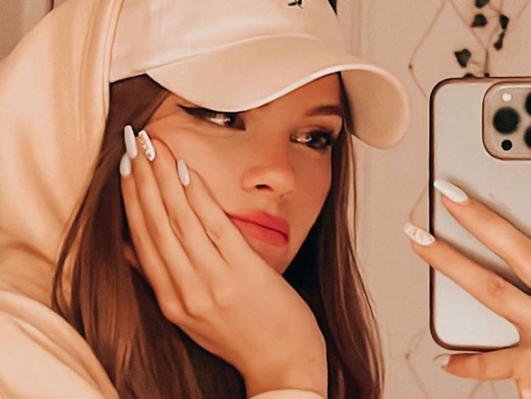 Olympe, la influencer francesa que batalla contra su salud mental y pide muerte asistida