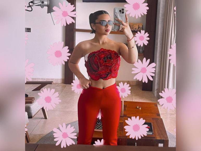 ¿La cantante Ángela Aguilar usa almohadillas para marcar su figura? Esto se sabe