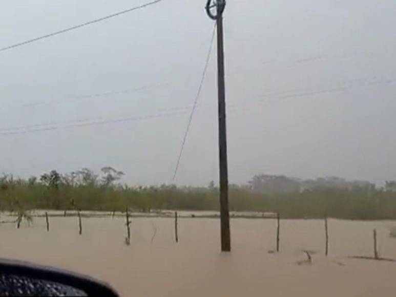 Ríos desbordados, inundaciones y sectores incomunicados por fuertes lluvias en Honduras
