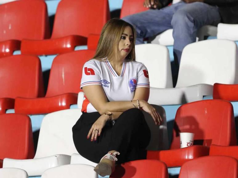 Bellas damas engalanaron el Olancho FC vs Olimpia: Esposa de futbolista causó furor Bellas damas engalanaron el Olancho FC vs Olimpia: Esposa de futbolista causó furor