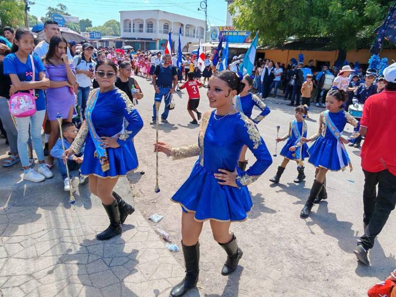 Fervor y brillo: Estudiantes de Valle celebran la Independencia de Honduras