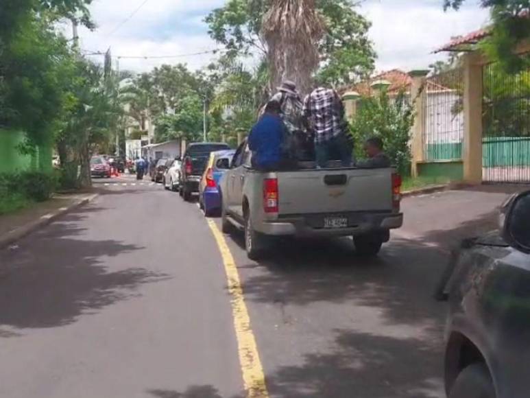 “¡Viva Juan Orlando!”, así llegan personas a la casa de Ana García tras sentencia de JOH