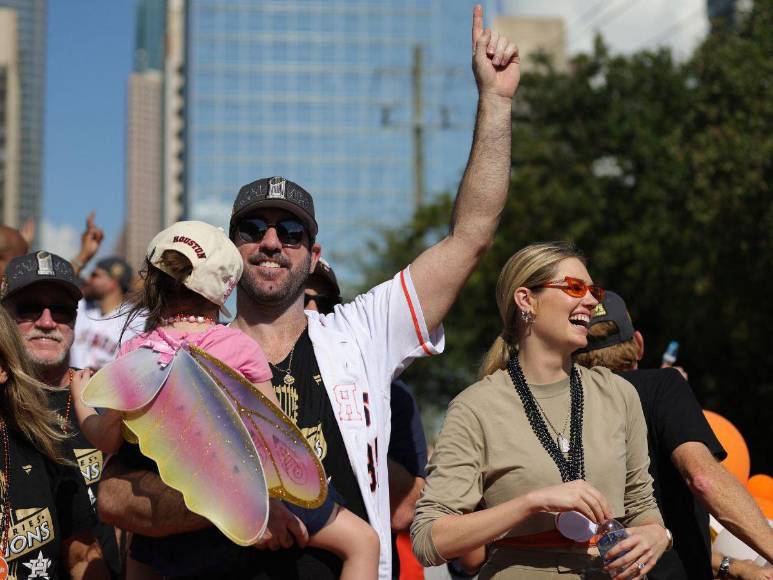 ¡Euforia total! Los Astros de Mauricio Dubón celebraron el título en la Serie Mundial con su afición en Houston