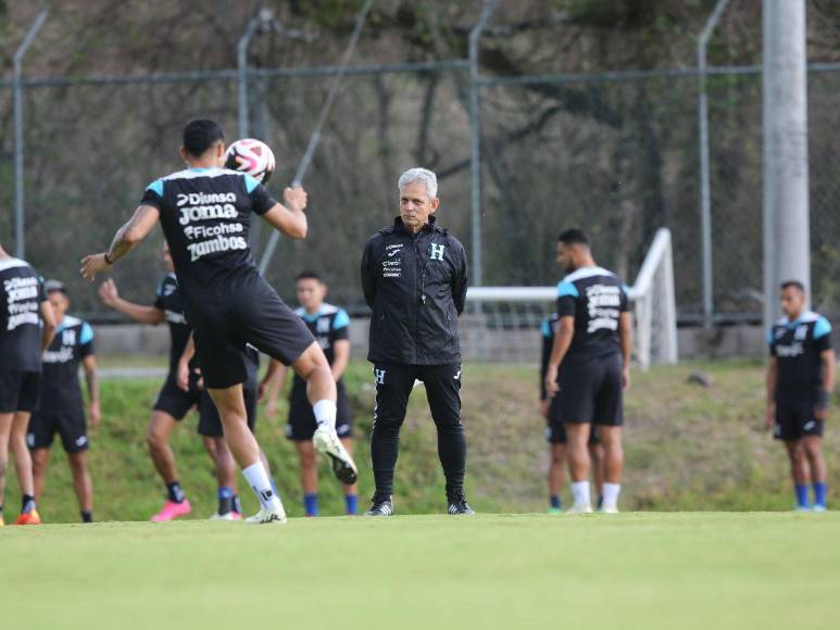 Armonía y arduo trabajo en entrenamiento de Honduras previo a duelo con Cuba