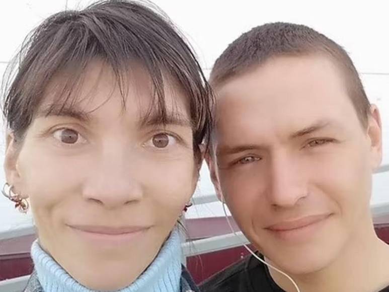 Se enamoró de un preso y la mató a golpes el día que se casaron: la historia de Oksana y su amor por un femicida en Rusia