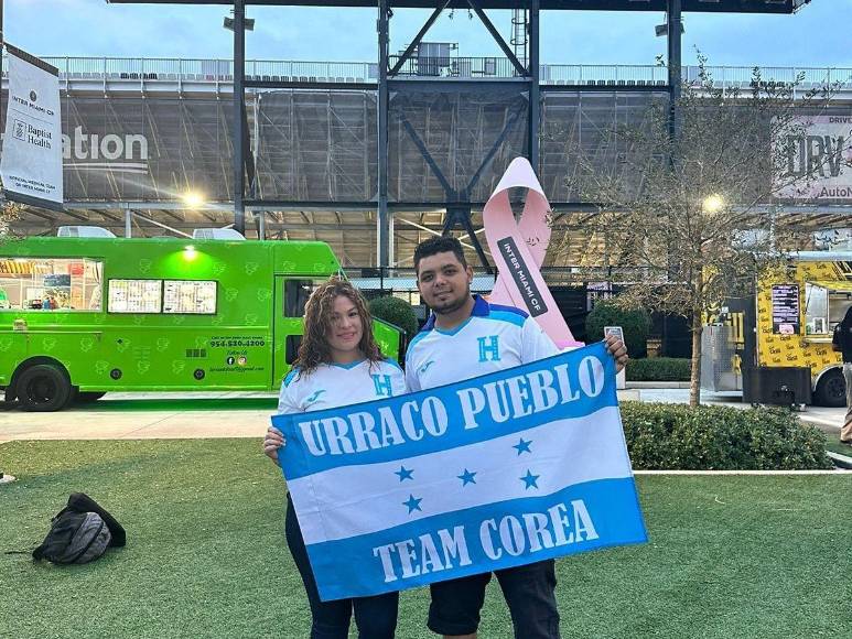 Ambiente para el Honduras-Islandia en el DRV PNK; hasta bellezas llegaron