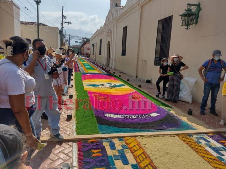 Comayagua viste de arte el Viernes Santo con las alfombras de aserrín (Fotos)