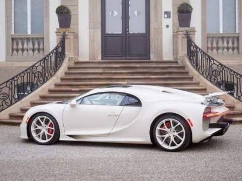 Así es el lujoso Bugatti que Bad Bunny estaría vendiendo para promocionar su nuevo tema