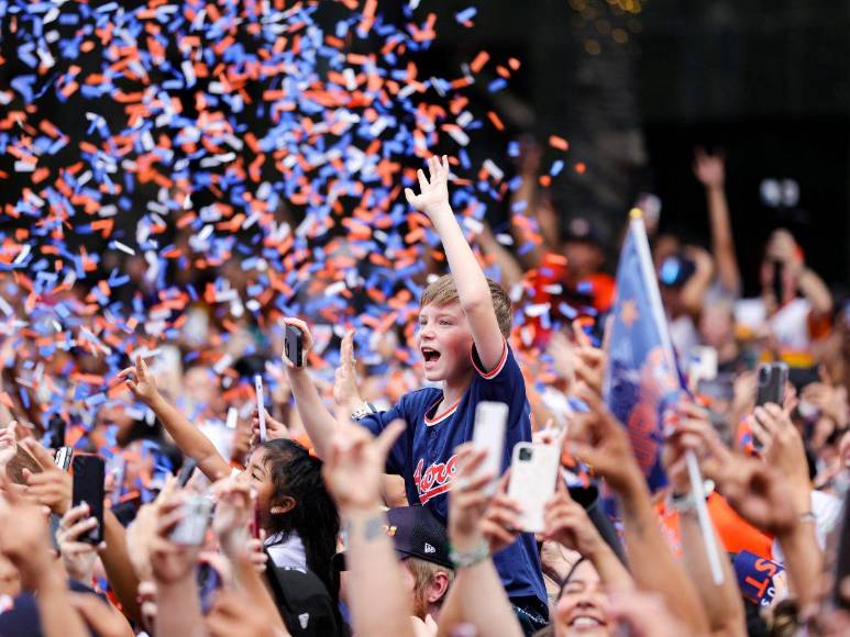¡Euforia total! Los Astros de Mauricio Dubón celebraron el título en la Serie Mundial con su afición en Houston