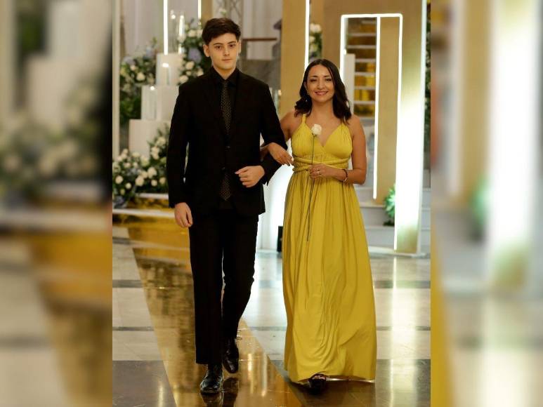 Sobriedad y elegancia en la Prom Night 2024 de Dowal School