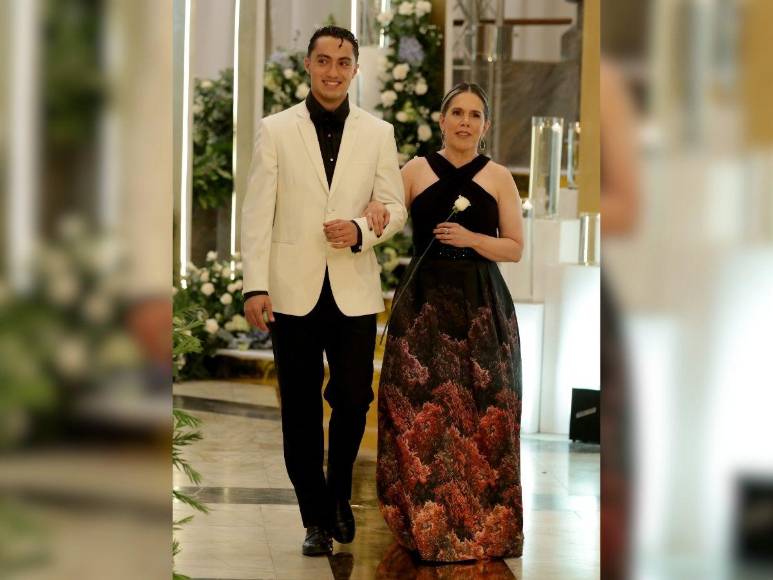 Sobriedad y elegancia en la Prom Night 2024 de Dowal School