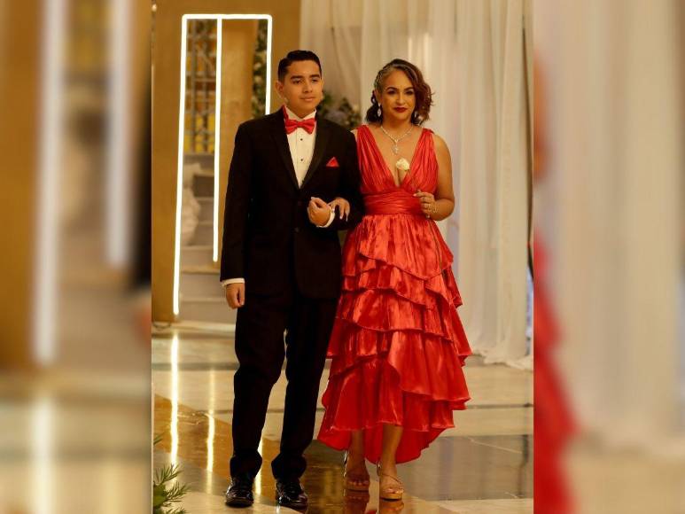 Sobriedad y elegancia en la Prom Night 2024 de Dowal School