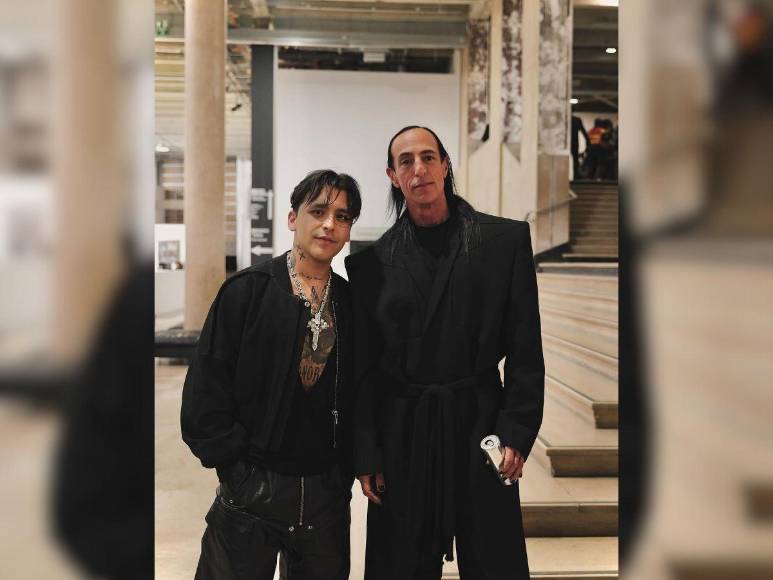 Christian Nodal reaparece en redes con “anillo de bodas”; internautas lo critican