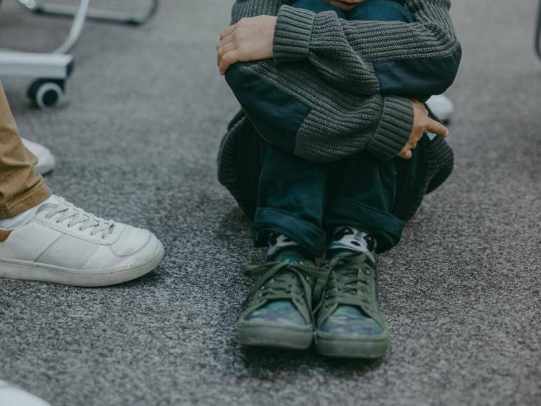 “Nos sentamos a la mesa con satanás”: así reveló víctima el abuso que sufrió él y sus primos a manos de su tío por varios años