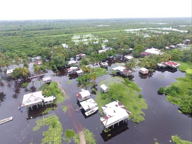 Comunidades incomunicadas, evacuaciones e intensas lluvias: Las imágenes de las inundaciones en La Mosquitia