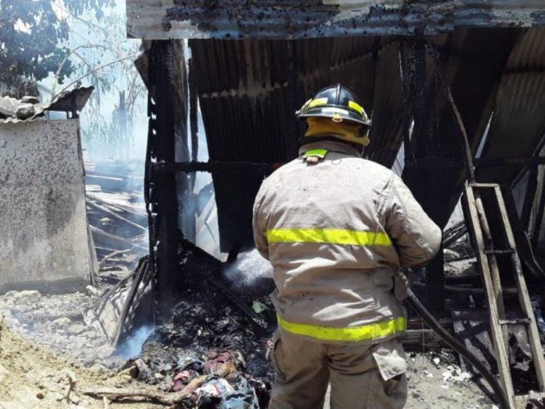 Intentaron protegerse bajo una mesa: los detalles de la muerte de dos niñas en incendio en San Pedro Sula