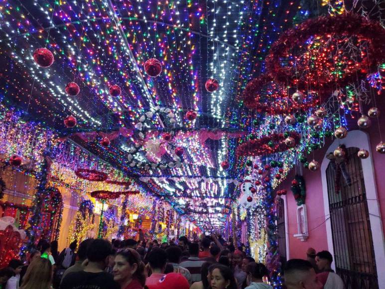 Comayagua brilla con su tradicional Paseo Navideño y da inicio a su Feria Patronal