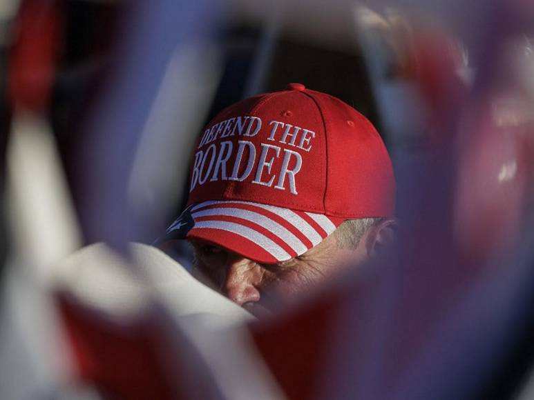 Bautizos, oración y firme rechazo a migrantes: así se apostó en la frontera el llamado “Ejército de Dios”