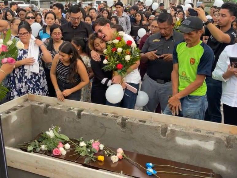 “Donde estés te voy a buscar, bebé”: Emotivo entierro de Mía Cáceres