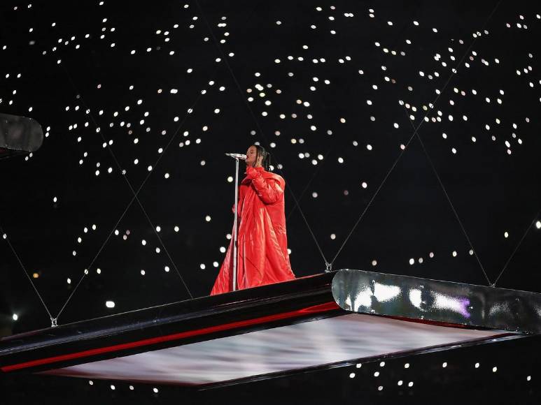 Iluminati y mensajes del Apocalipsis: teorías conspirativas sobre el show de Rihanna en el Super Bowl